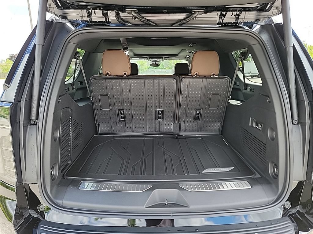 New 2026 Chevrolet Suburban High Country AWD/4WD image 17