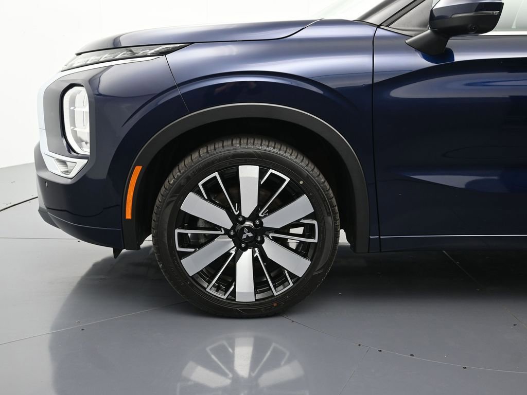 Used 2025 Mitsubishi Outlander SEL image 10