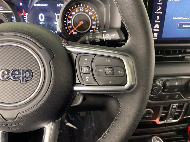 Used 2026 Jeep Wrangler Unlimited Sahara AWD/4WD image 25