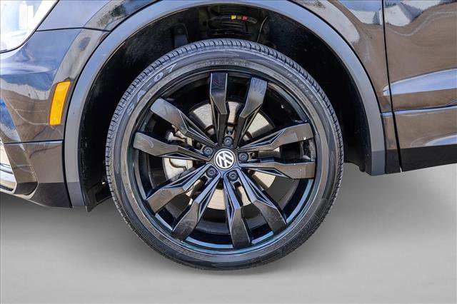 Used 2020 Volkswagen Tiguan SE R-Line AWD/4WD image 8