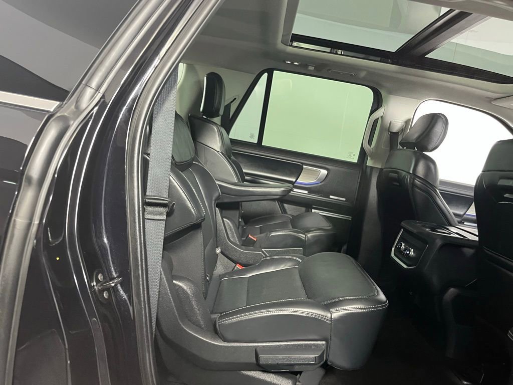 Used 2025 Ford Expedition Max Platinum image 28