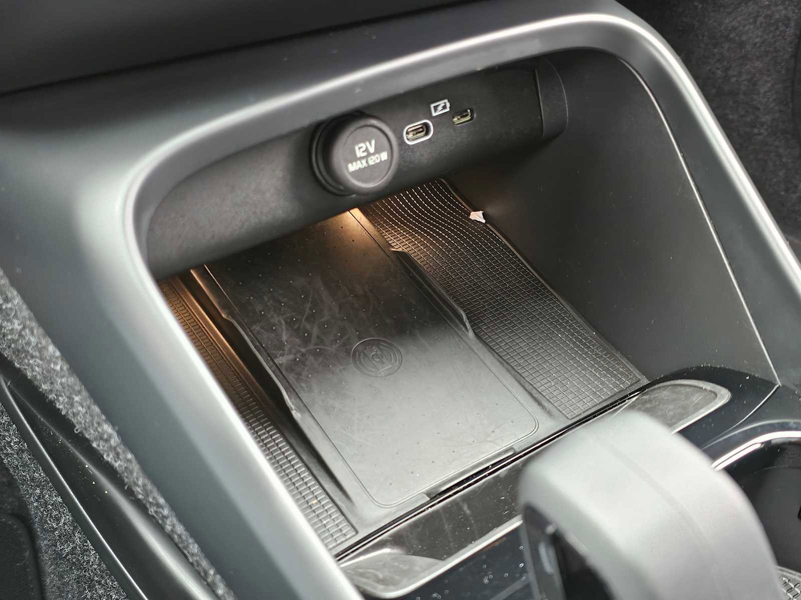 Certified 2025 Volvo XC40 B5 Plus image 27