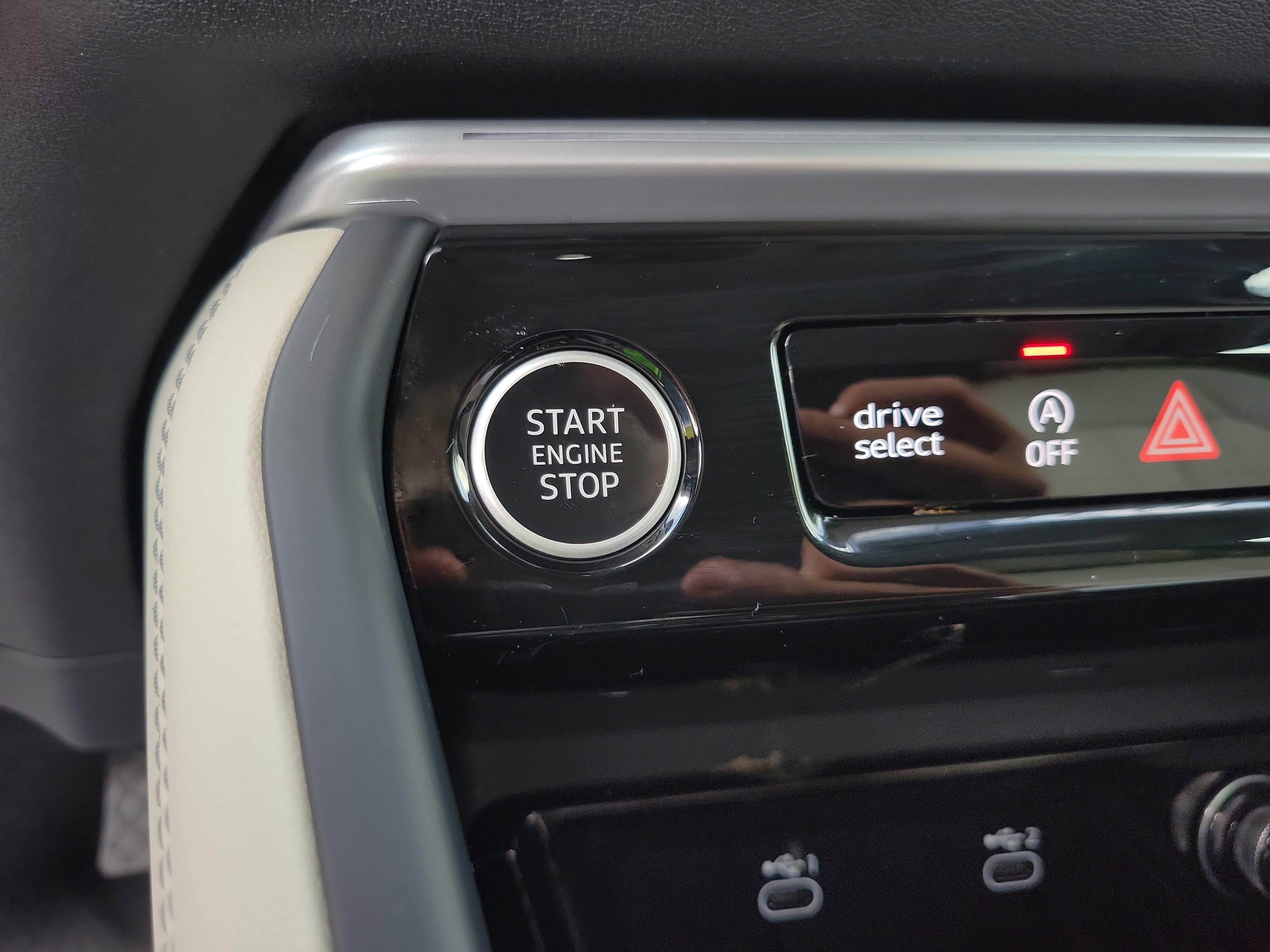 Used 2025 Audi Q5 Premium w/ Convenience Package image 32