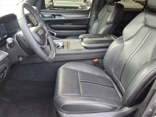 Used 2024 Jeep Wagoneer Series II w/ Flexible Seating Group image 5