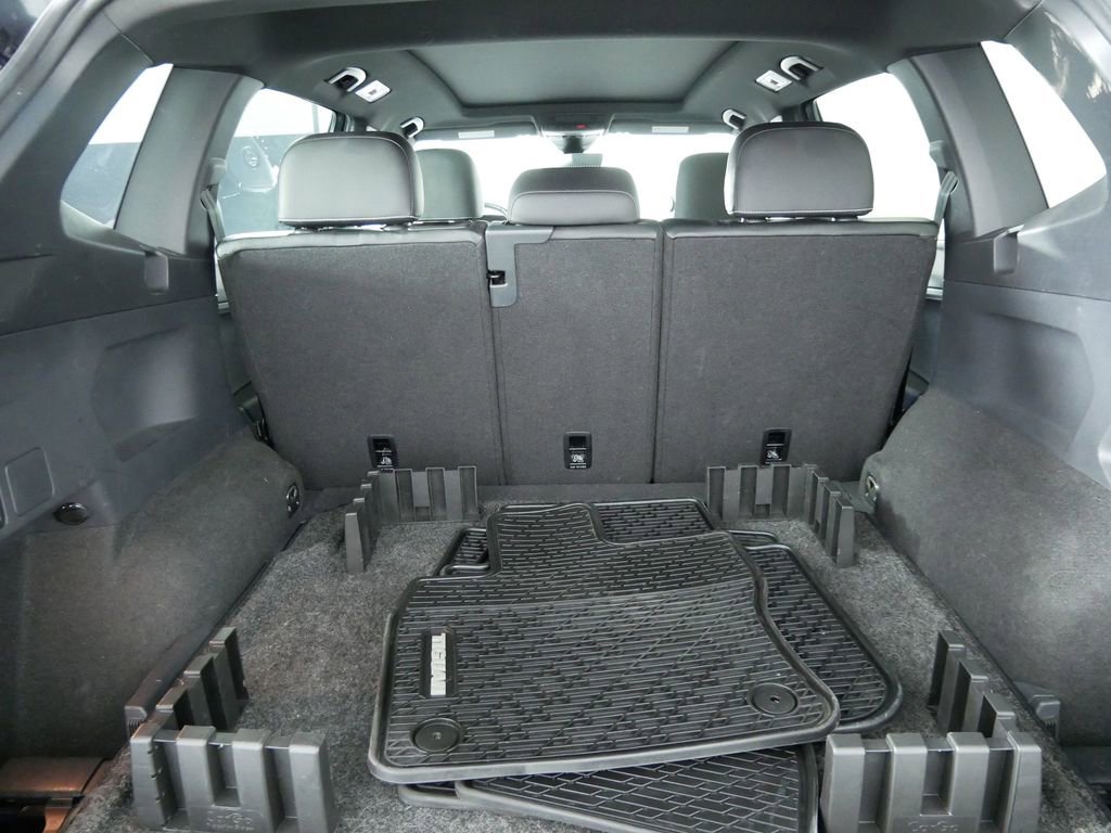 Used 2021 Volkswagen Tiguan SEL Premium R-Line image 17