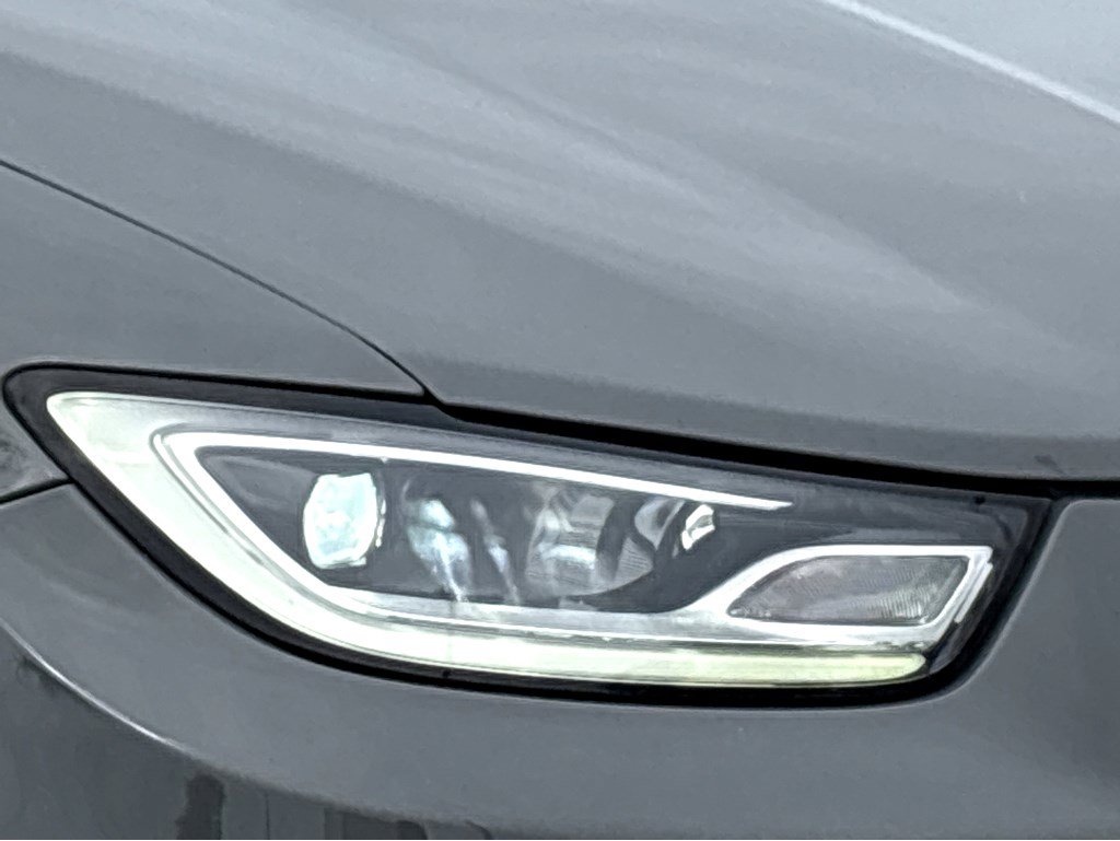 Used 2023 Chrysler Pacifica Touring-L image 18