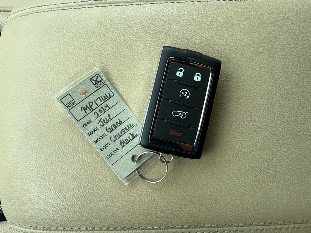 Used 2024 Jeep Grand Cherokee Limited w/ Luxury Tech Group II AWD/4WD image 15