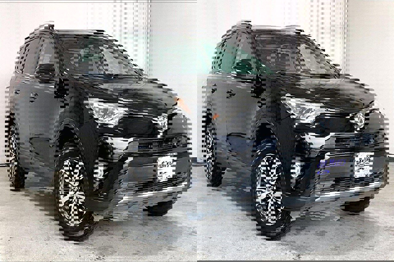 Used 2016 Toyota RAV4 XLE image 1