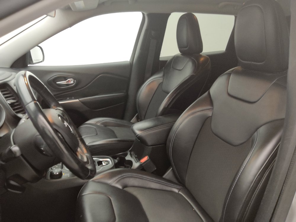 Used 2019 Jeep Cherokee Latitude Plus image 17