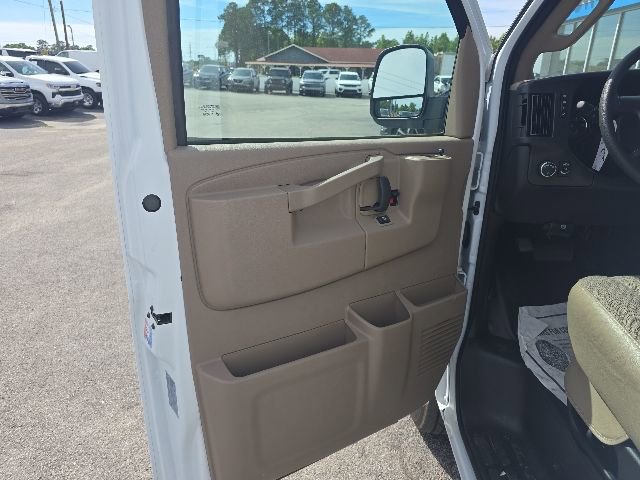 Used 2025 GMC Savana 3500 RWD image 11