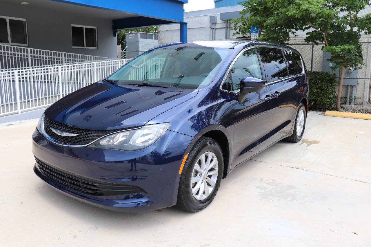 Used 2017 Chrysler Pacifica Touring w/ Tire & Wheel Group