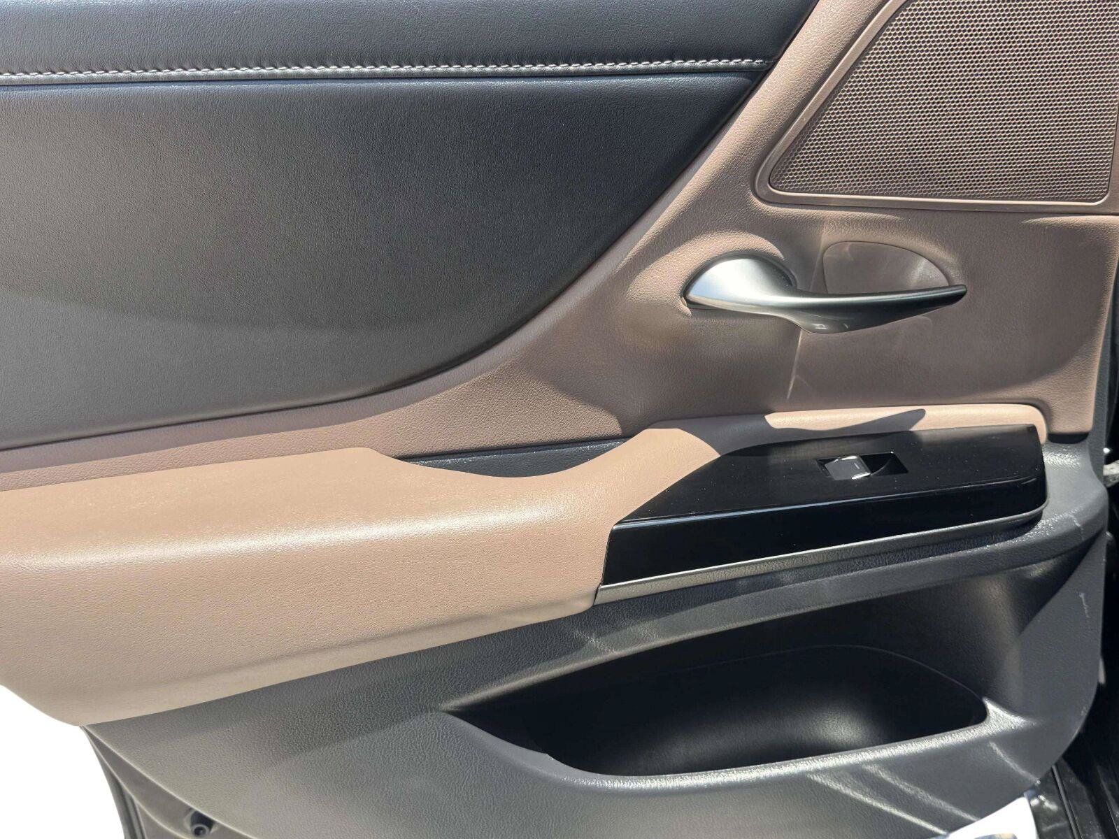 Used 2024 Lexus ES 350 w/ Premium Package FWD image 38