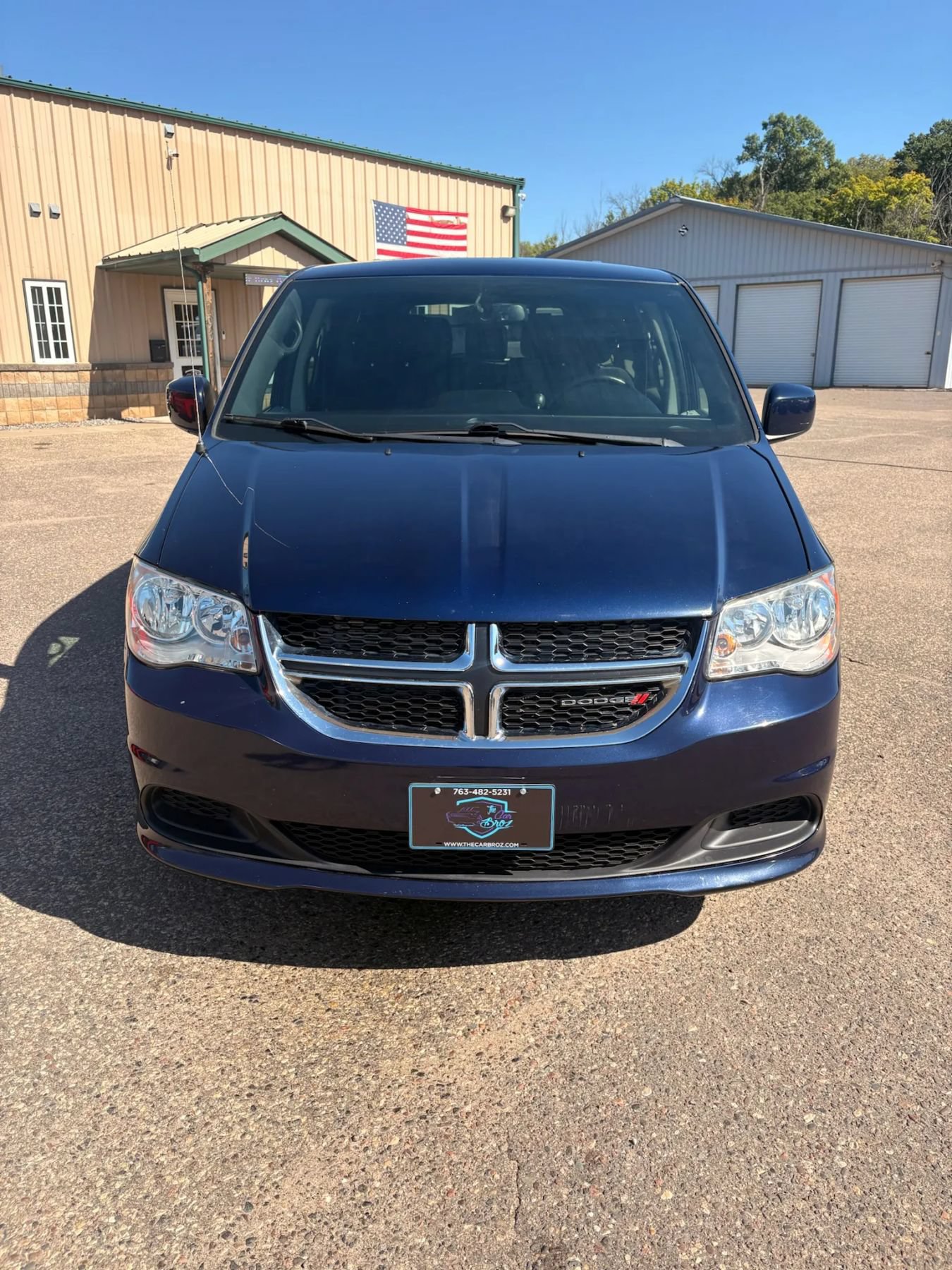 Used 2016 Dodge Grand Caravan SE FWD image 2