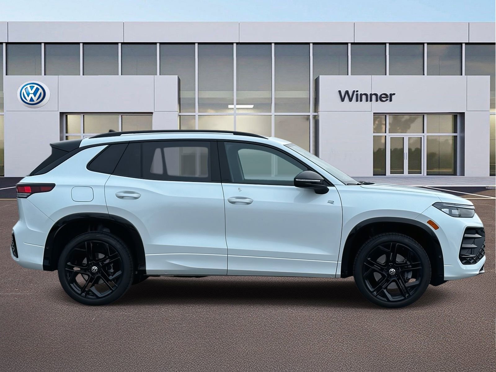 Used 2025 Volkswagen Tiguan SE R-Line image 6