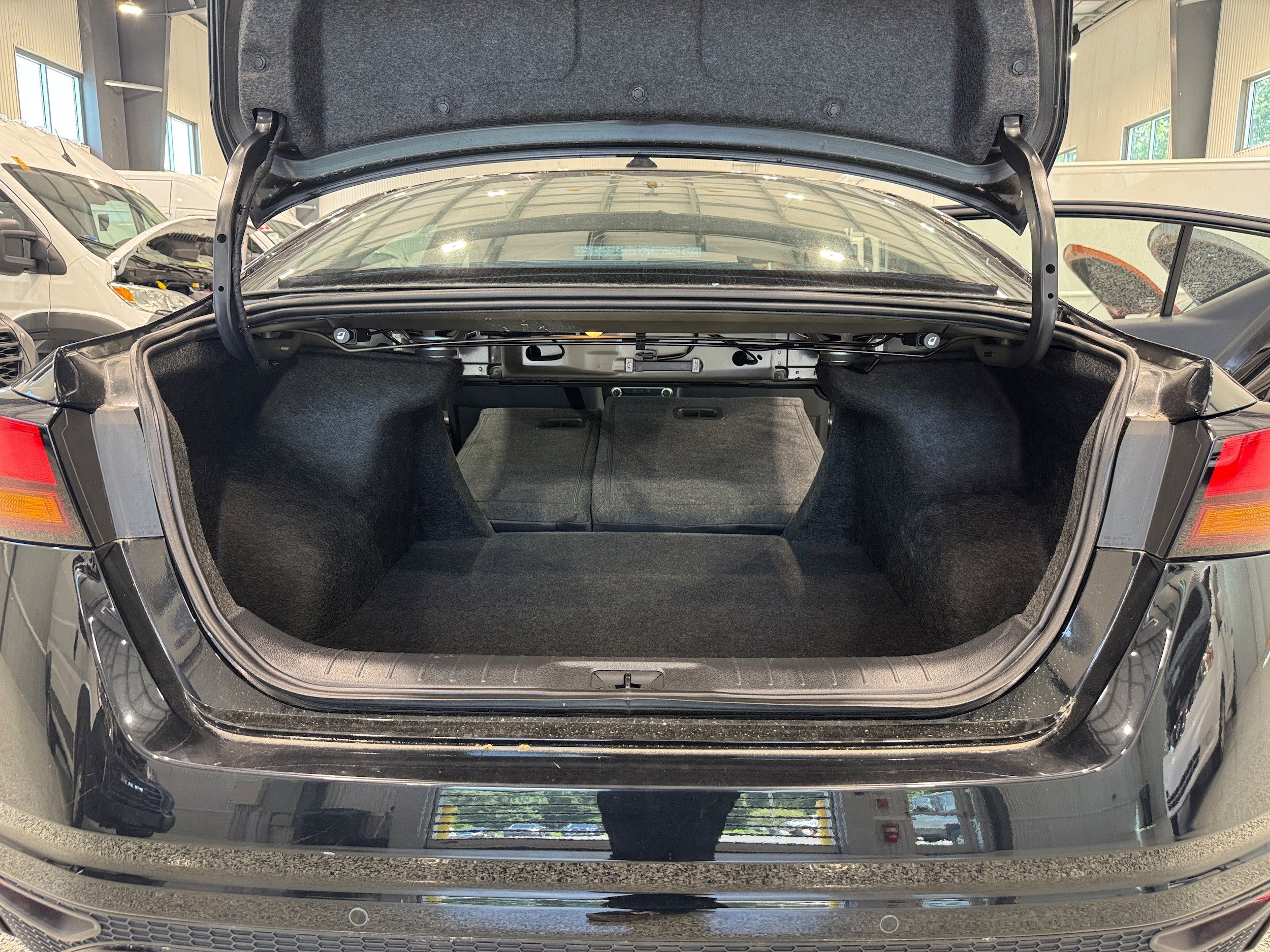 Used 2025 Nissan Altima 2.5 S FWD image 9