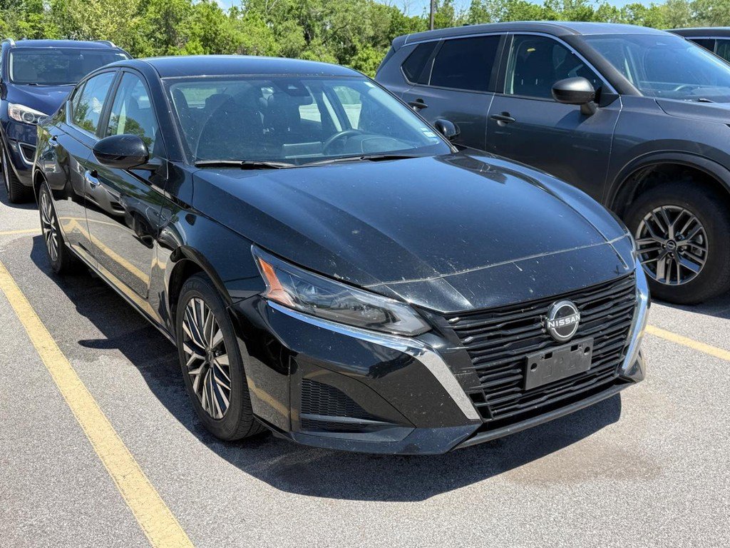 Used 2024 Nissan Altima 2.5 SV FWD image 3