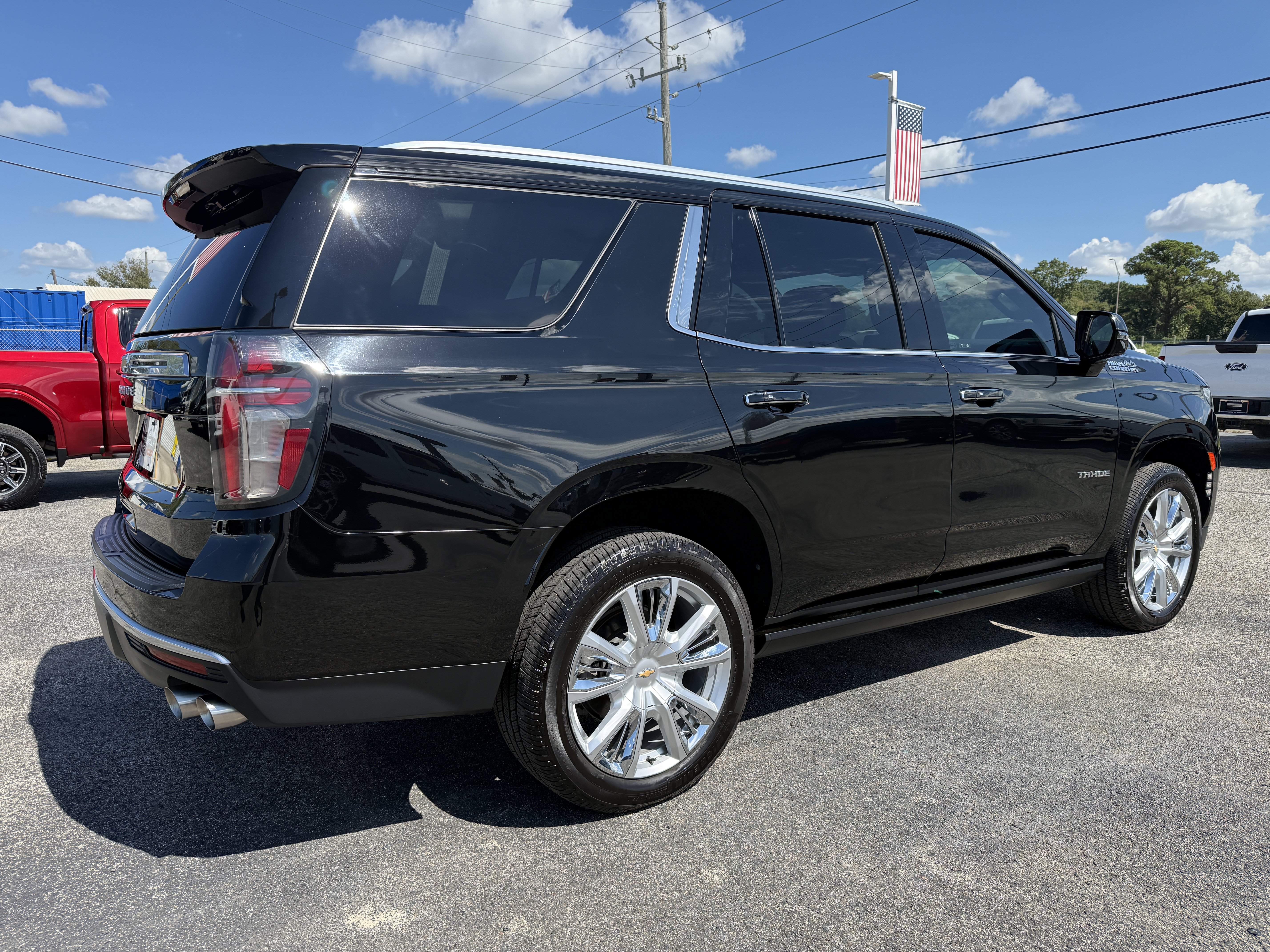 Used 2023 Chevrolet Tahoe High Country RWD image 2