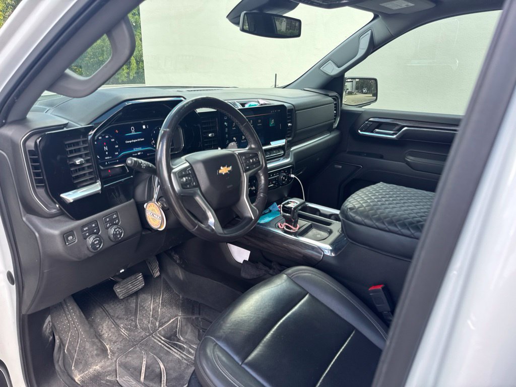 Used 2023 Chevrolet Silverado 1500 LTZ AWD/4WD image 2