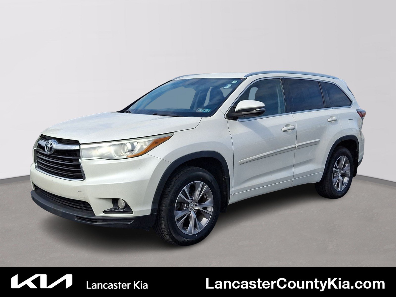 Used 2015 Toyota Highlander XLE AWD/4WD image 1