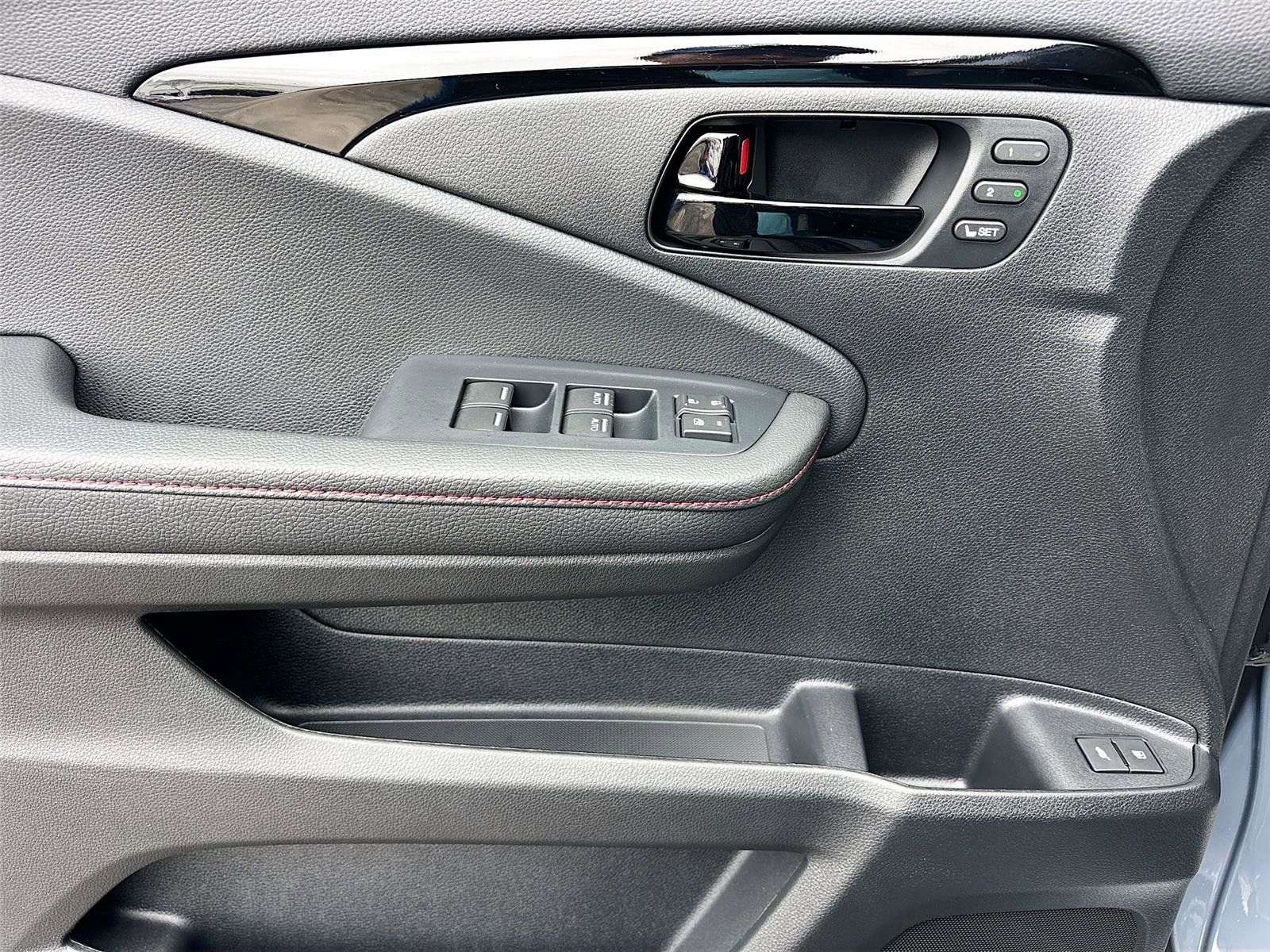 Certified 2025 Honda Passport Black Edition image 21