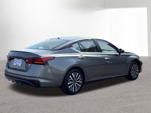 Used 2025 Nissan Altima 2.5 SV image 13