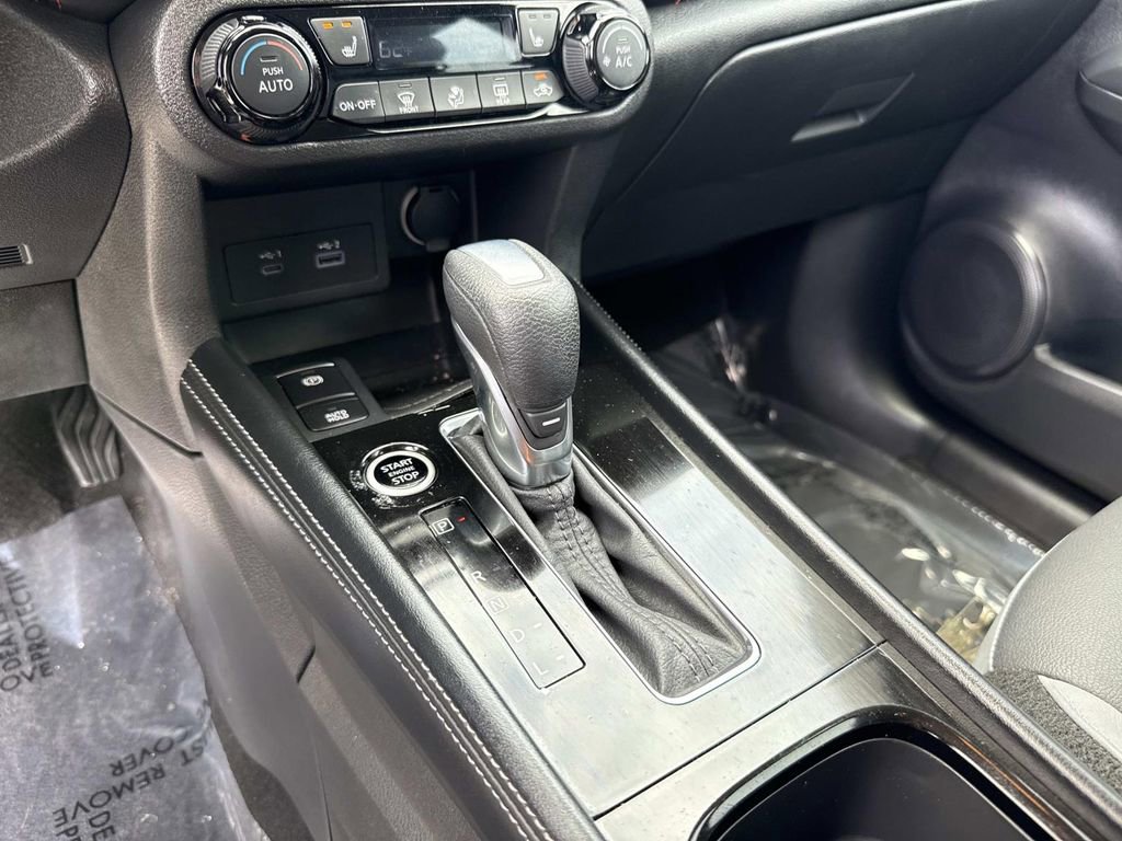 Used 2023 Nissan Kicks SR w/ SR Premium Package FWD image 26
