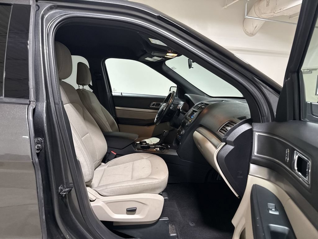 Used 2019 Ford Explorer XLT AWD/4WD image 21