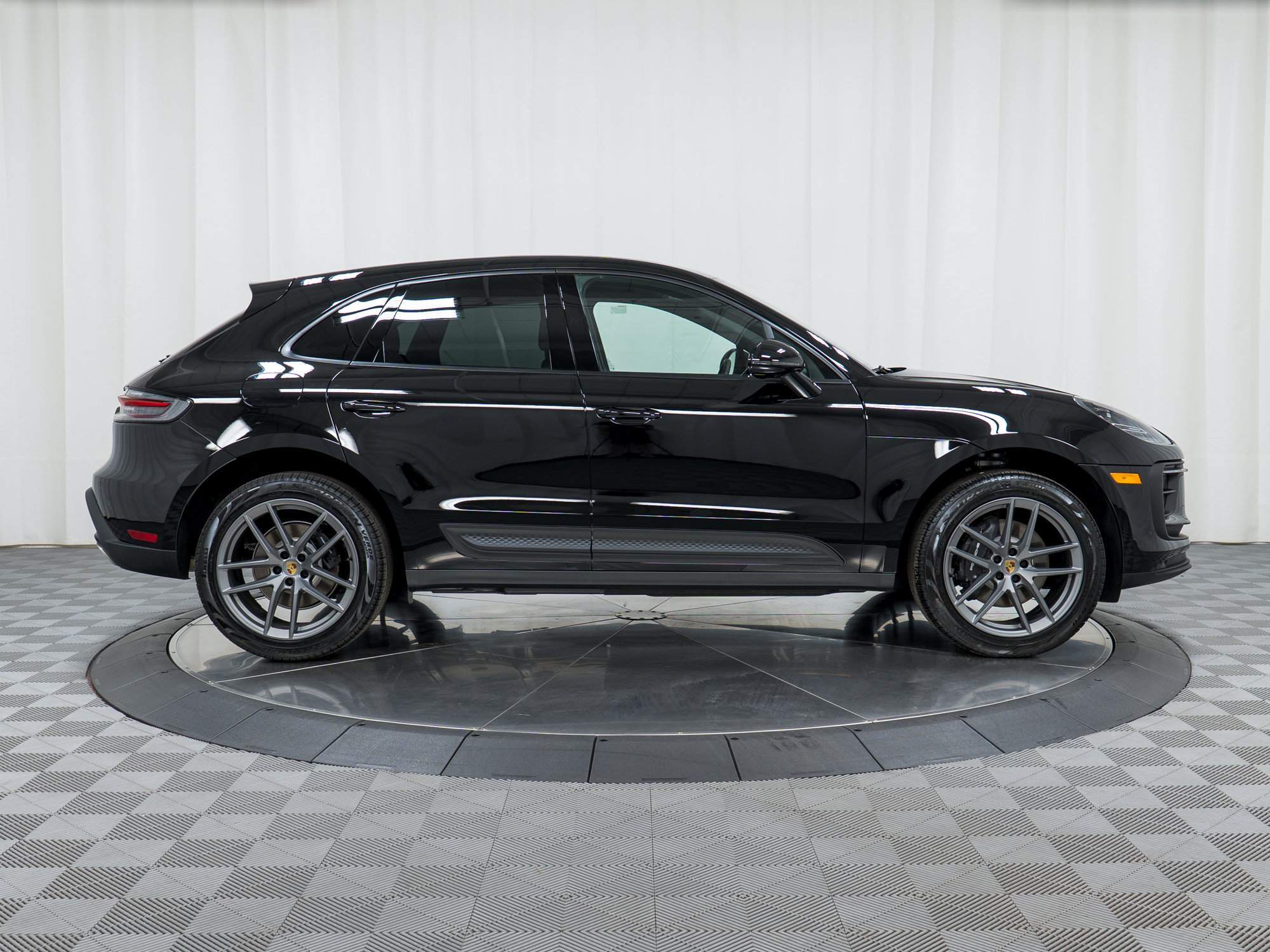 Used 2026 Porsche Macan AWD/4WD image 8