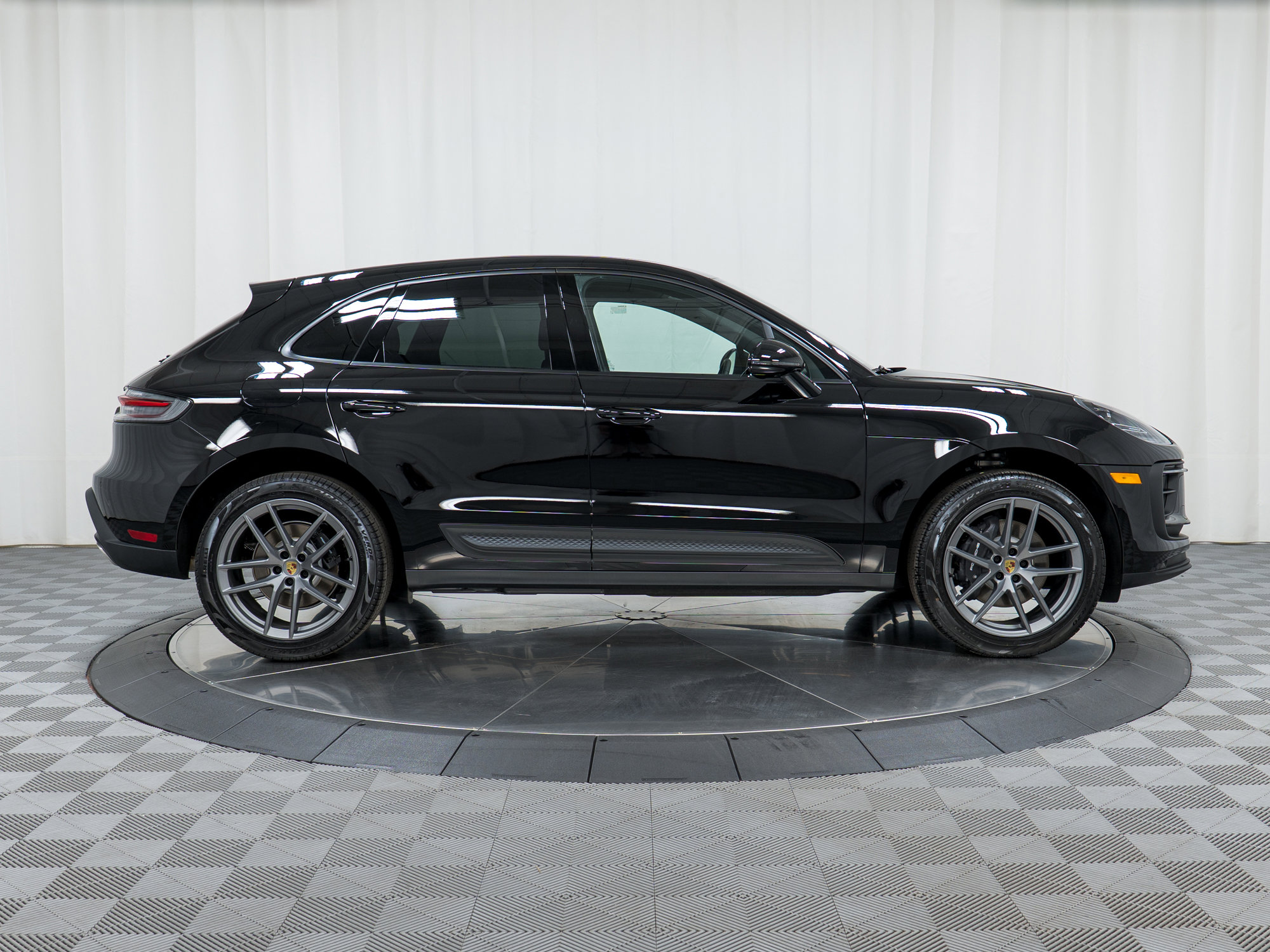 New 2026 Porsche Macan AWD/4WD image 8