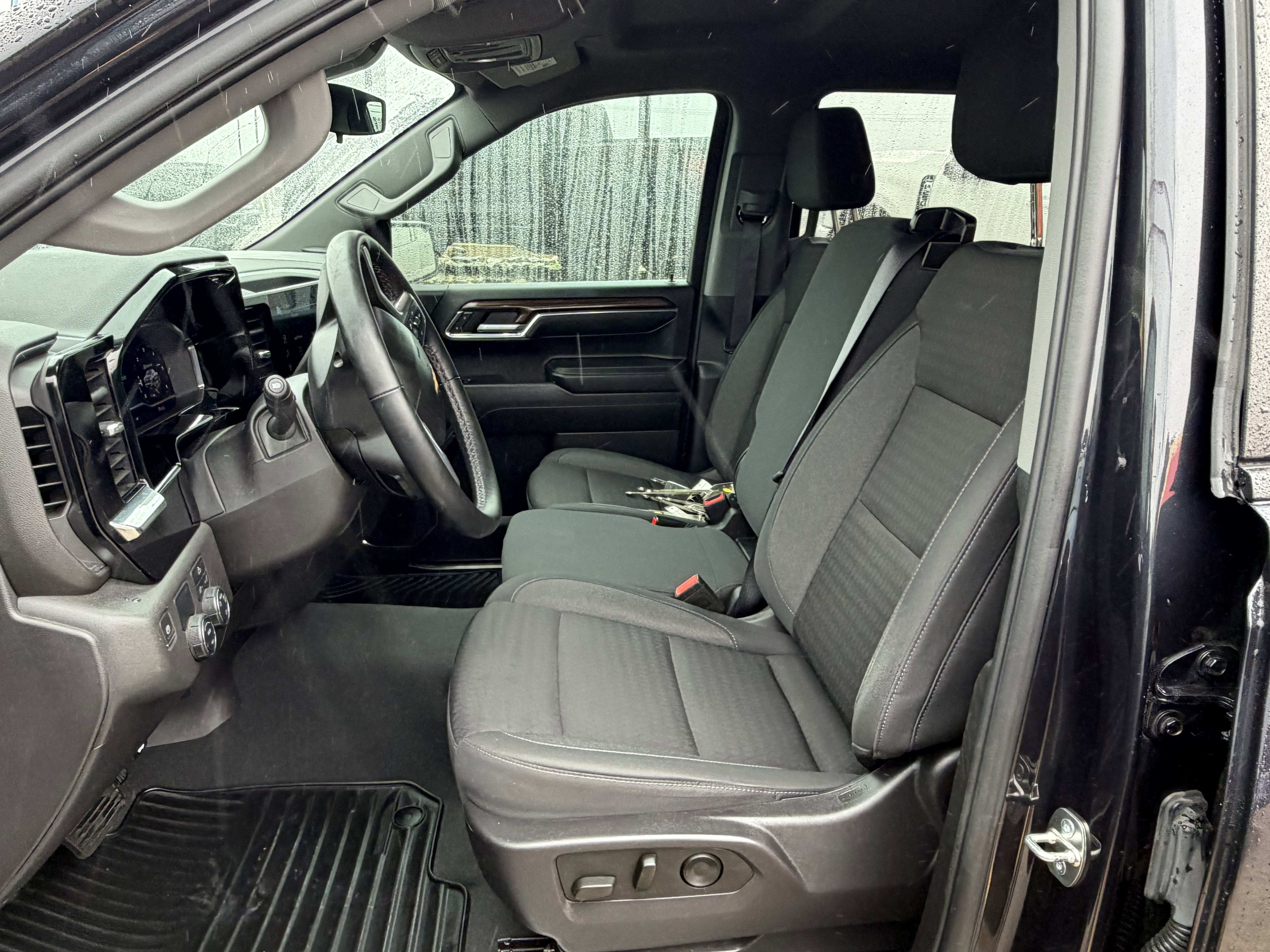 Used 2024 Chevrolet Silverado 1500 LT RWD image 16