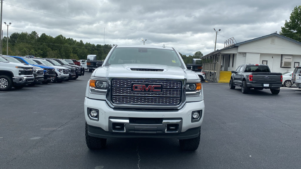 Used 2019 GMC Sierra 2500 Denali w/ Duramax Plus Package AWD/4WD image 2