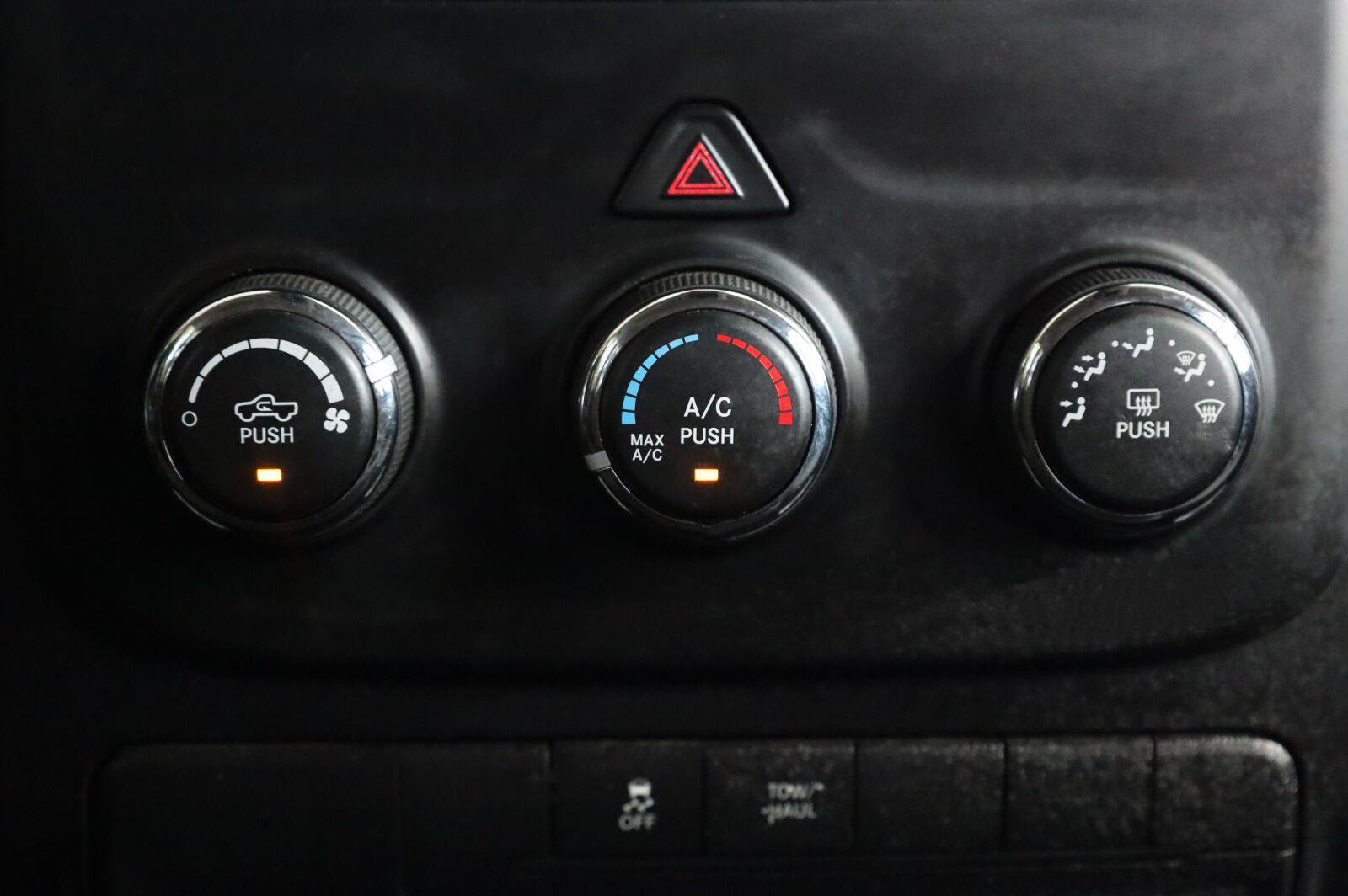 Used 2015 RAM 1500 Classic SLT RWD image 34