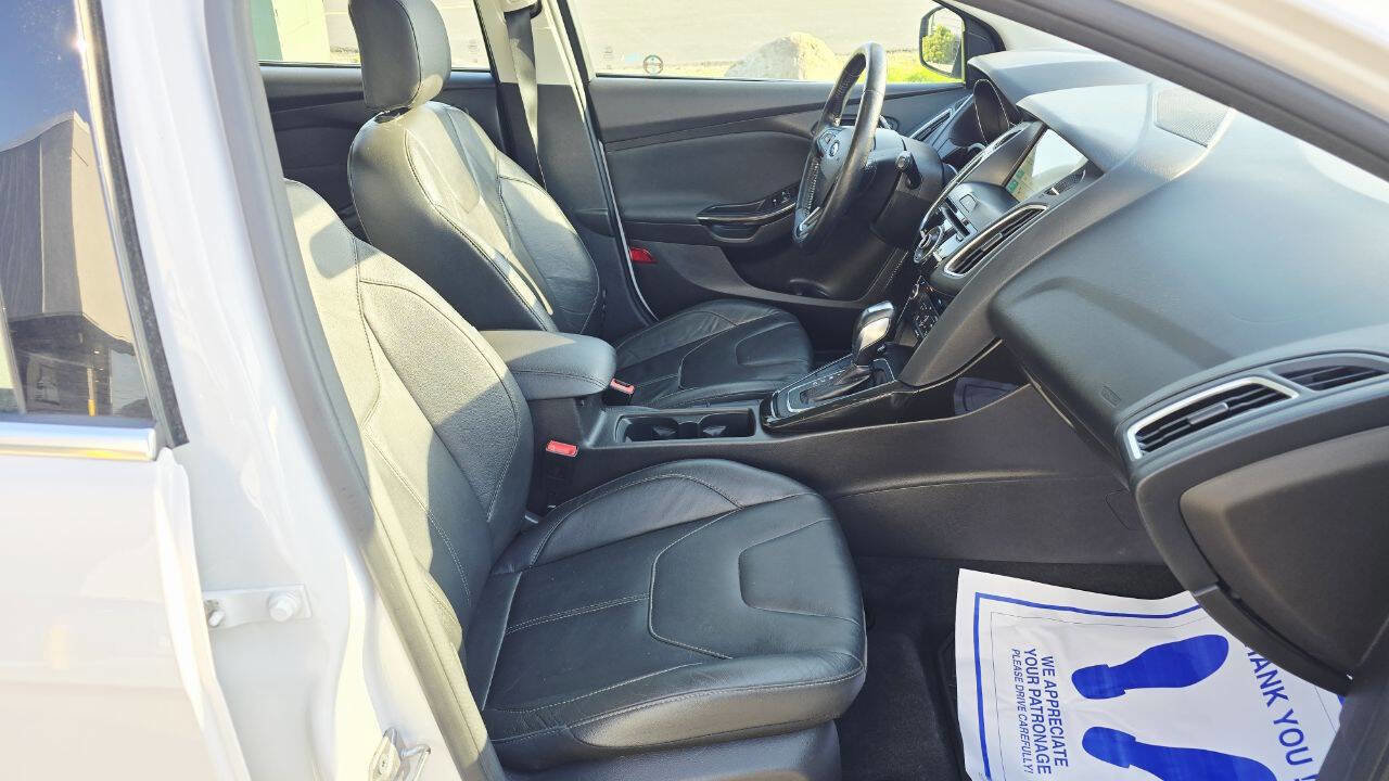 Used 2016 Ford Focus Titanium w/ Titanium Winter Package FWD image 18
