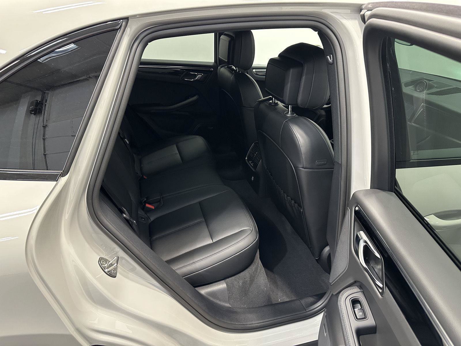New 2026 Porsche Macan AWD/4WD image 40