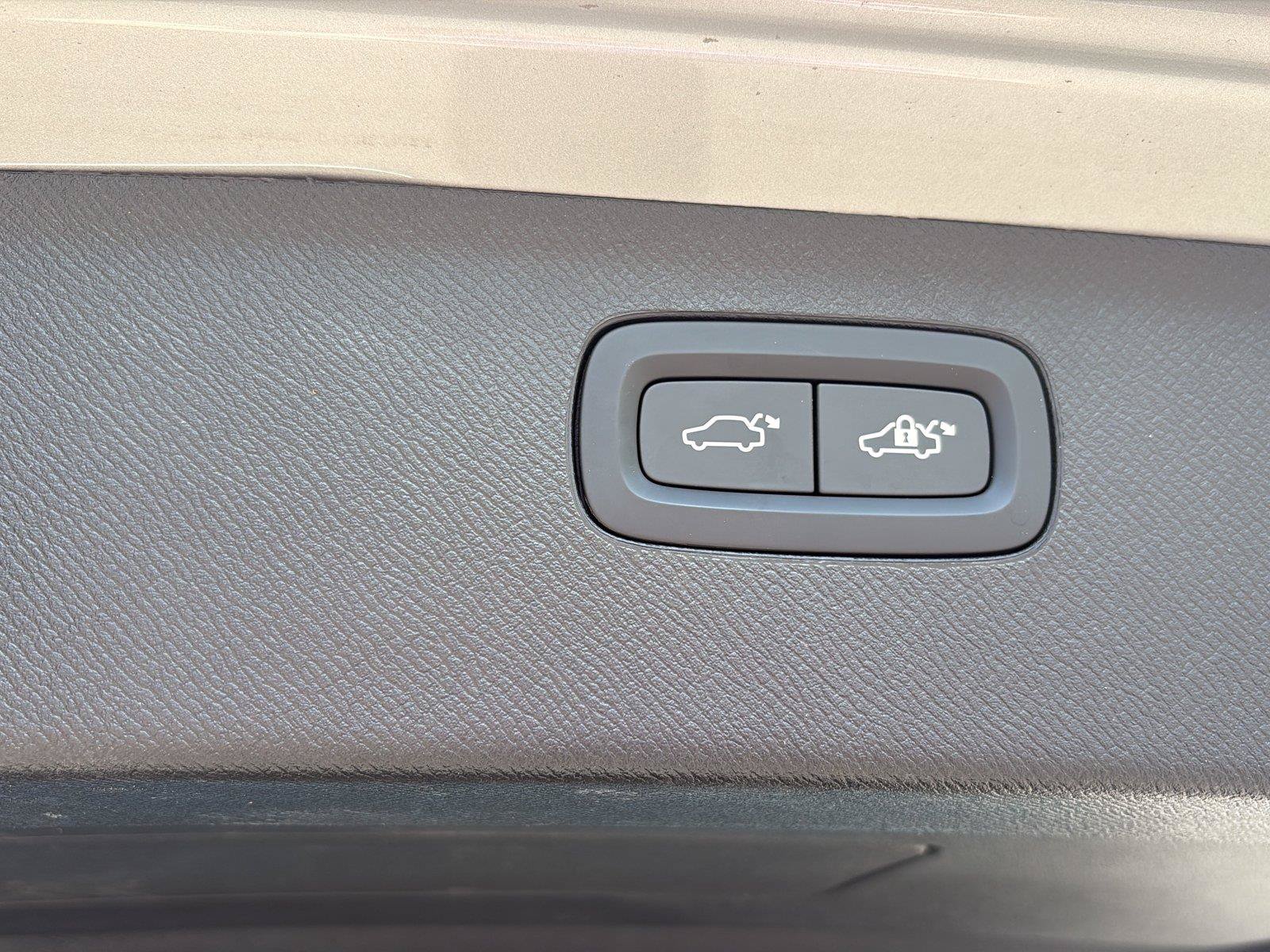 Used 2025 Volvo XC90 B6 Plus AWD/4WD image 26