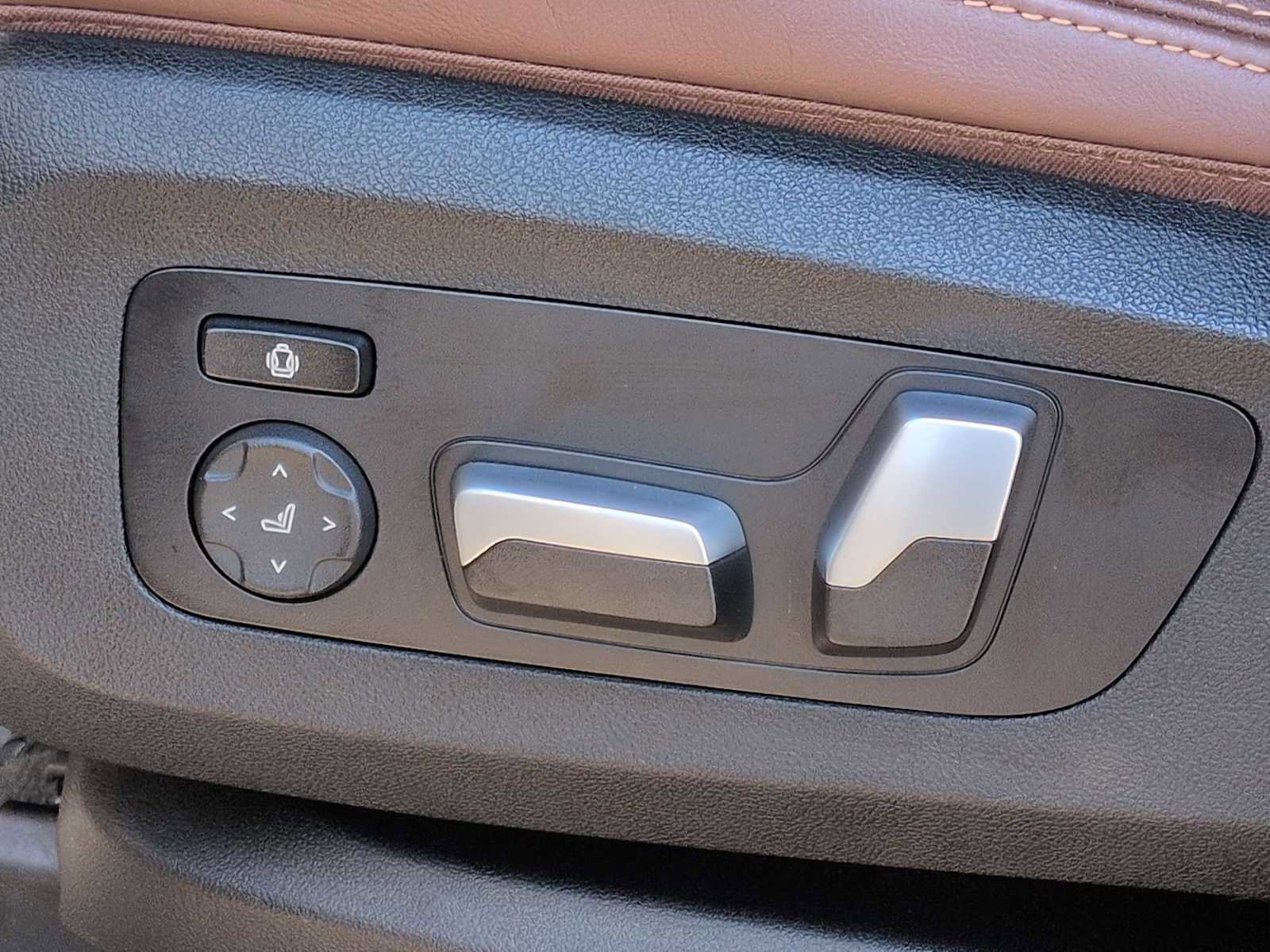 Used 2023 BMW X5 xDrive40i w/ Parking Assistance Package image 18