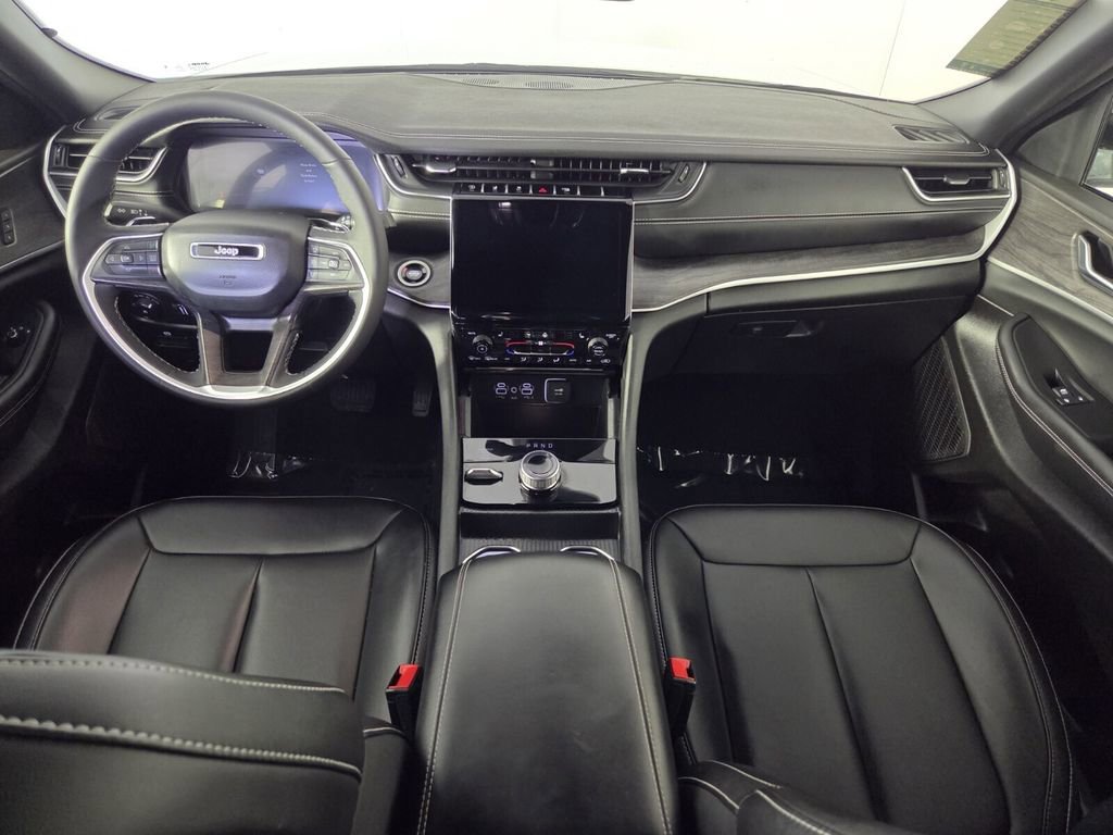 Certified 2025 Jeep Grand Cherokee Limited image 28