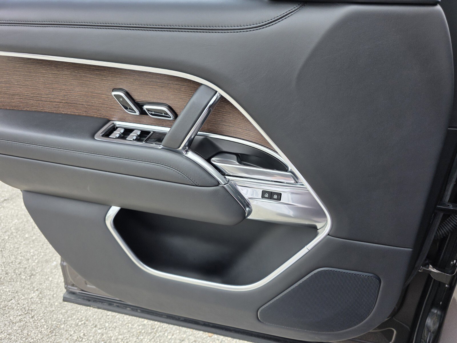 Certified 2022 Land Rover Range Rover SE image 23