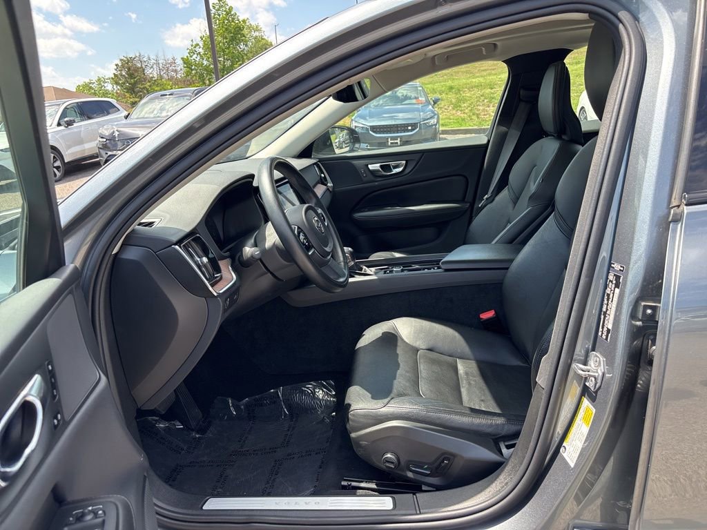 Used 2021 Volvo S60 T5 Momentum w/ Premium Package AWD/4WD image 13