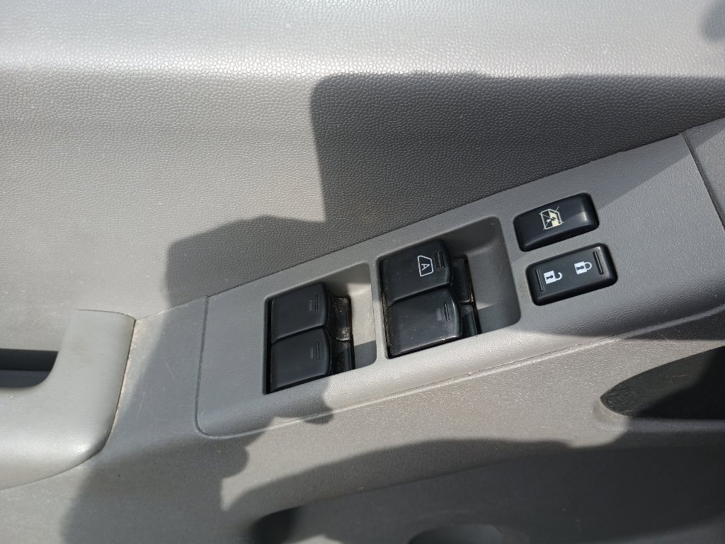 Used 2017 Nissan Frontier SV w/ SV Value Truck Package AWD/4WD image 18
