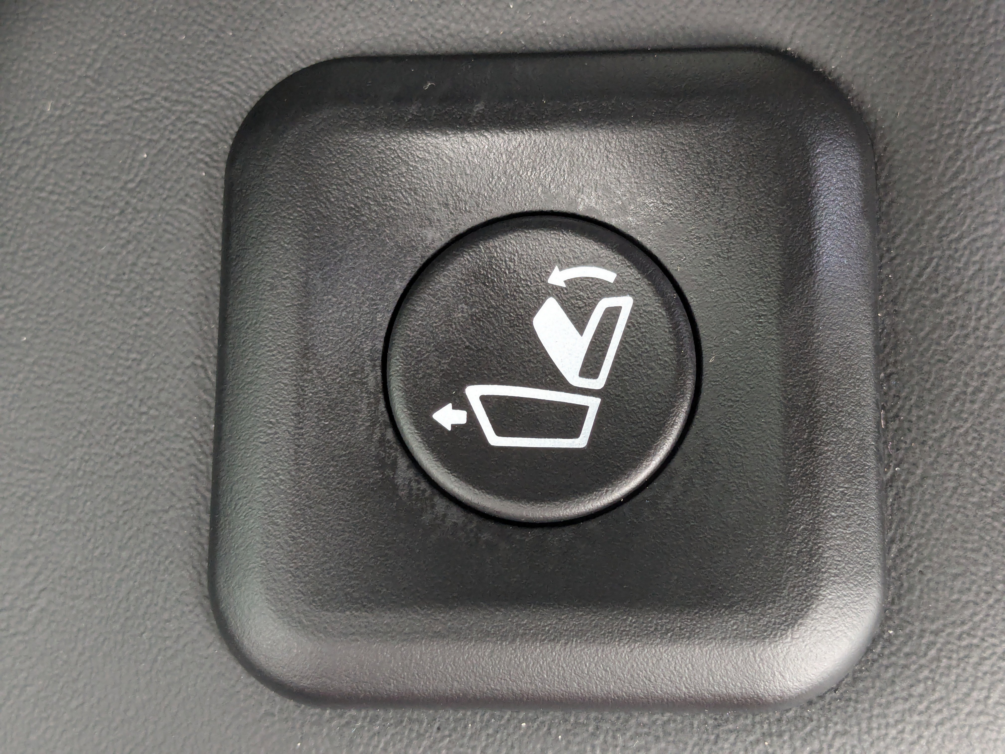 Certified 2025 Kia Sorento S w/ Panoramic Sunroof Package image 17