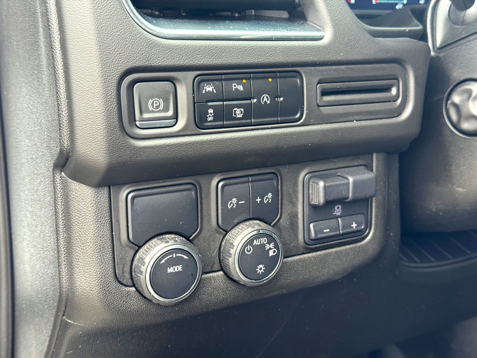 Used 2023 Chevrolet Tahoe LT w/ Luxury Package image 14