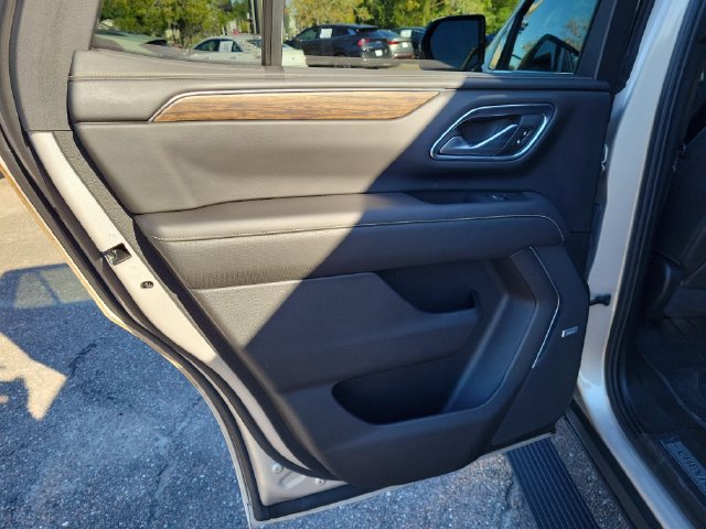 Used 2021 Chevrolet Tahoe Premier w/ Premium Package RWD image 16