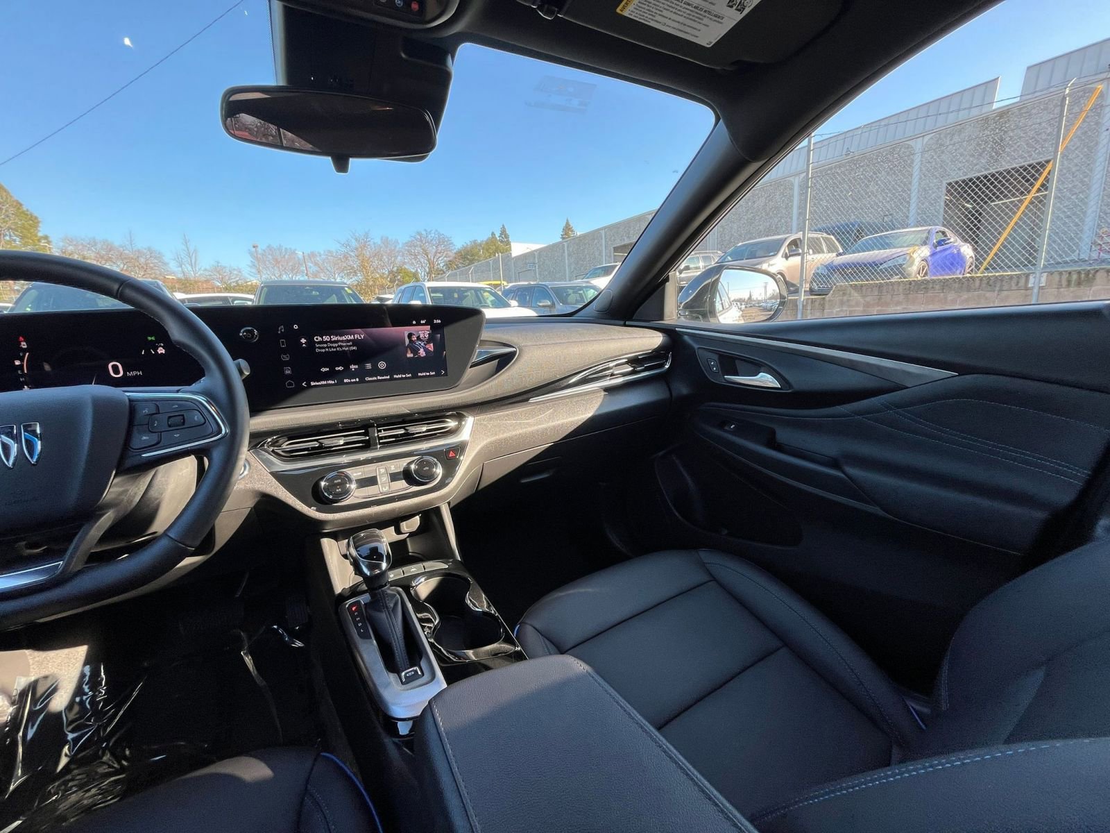 Used 2025 Buick Envista Sport Touring image 34