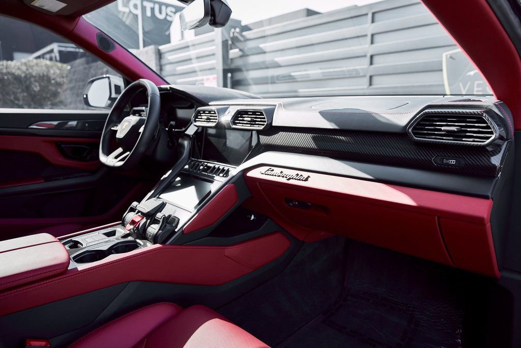 Used 2024 Lamborghini Urus S image 43