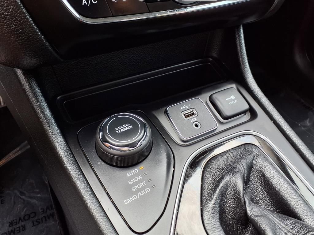 Certified 2023 Jeep Cherokee Altitude Lux image 9