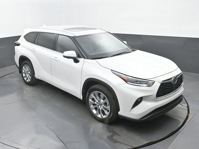 Used 2026 Toyota Highlander Limited image 13