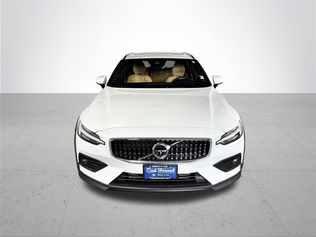 Used 2020 Volvo V60 T5 Cross Country AWD/4WD image 3