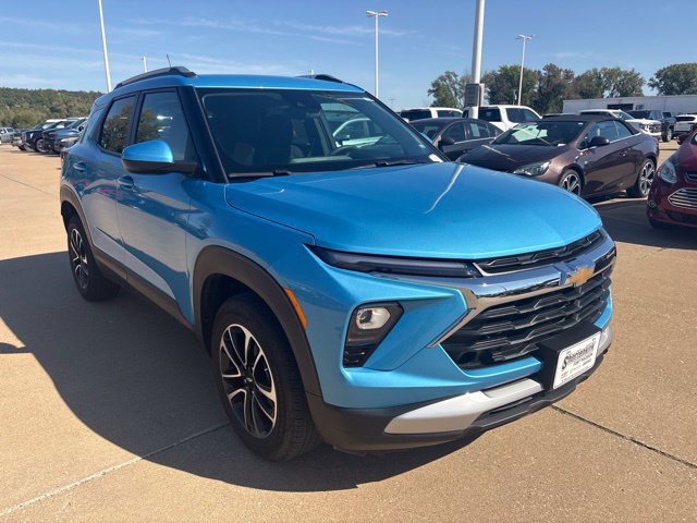 Used 2025 Chevrolet TrailBlazer LT AWD/4WD image 1