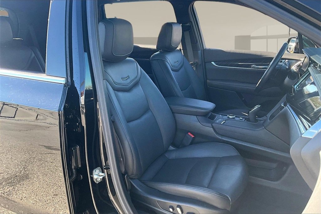 Used 2025 Cadillac XT6 Premium Luxury image 7